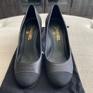 Chanel Pumps, size 38.5, excellent condition, third party authentication posted!